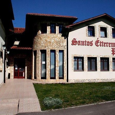 Santos Etterem Es Panzio Bed & Breakfast Palotas Екстериор снимка